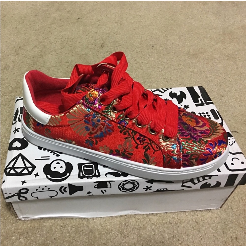 Embroidered floral sneakers